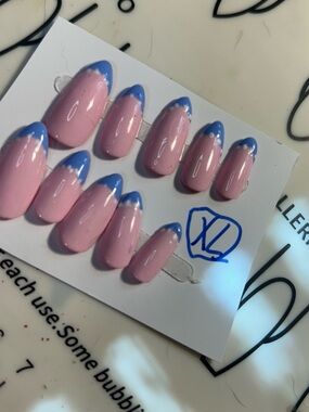 Women’s Pink Press-On Nails with Blue French Tips